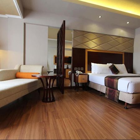 Regent'S Park Hotel Malang Zewnętrze zdjęcie