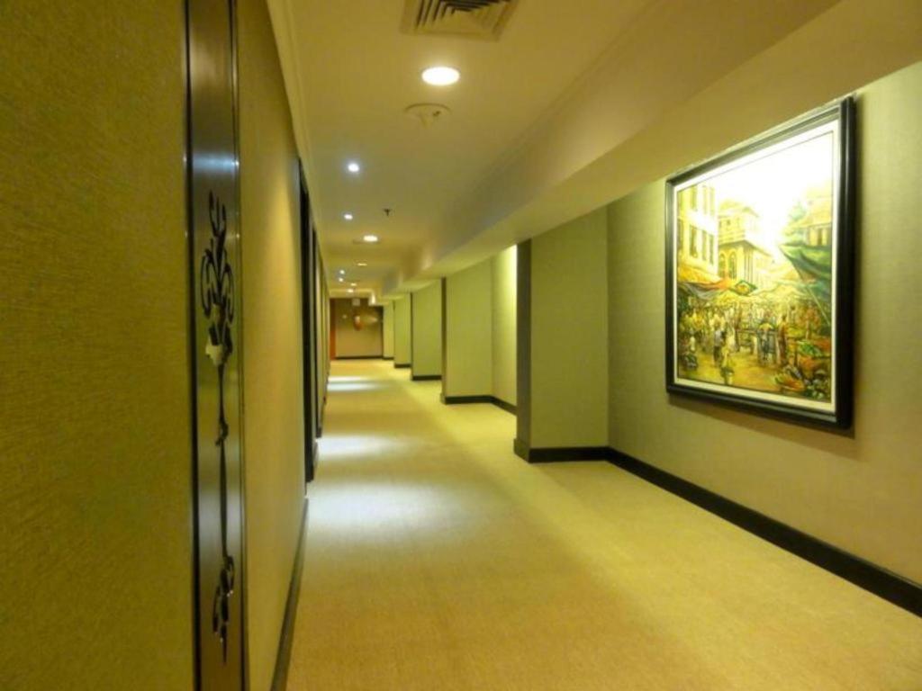 Regent'S Park Hotel Malang Zewnętrze zdjęcie
