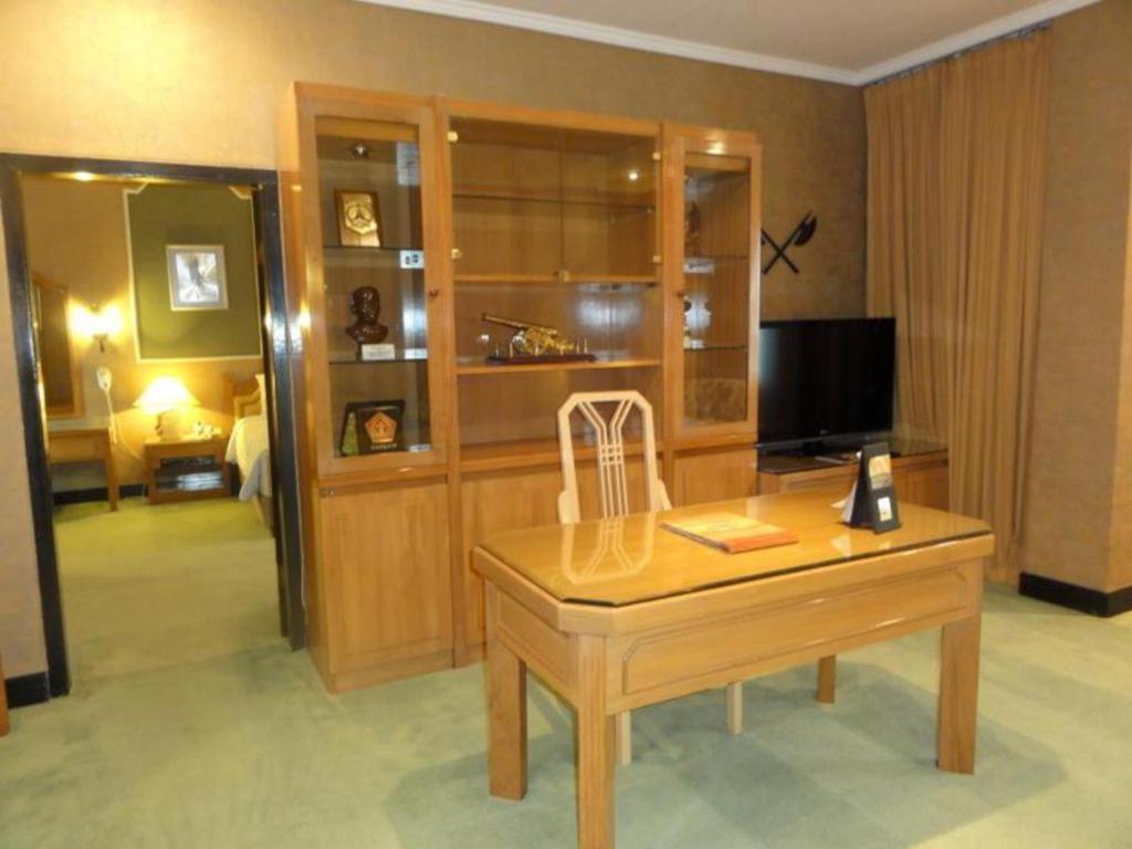 Regent'S Park Hotel Malang Zewnętrze zdjęcie