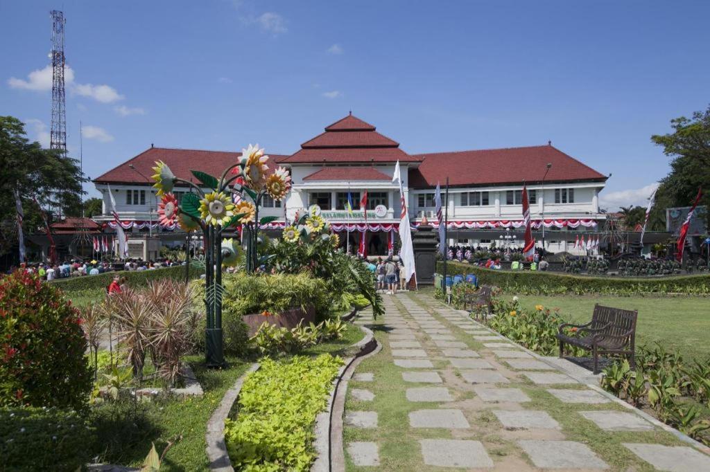 Regent'S Park Hotel Malang Zewnętrze zdjęcie