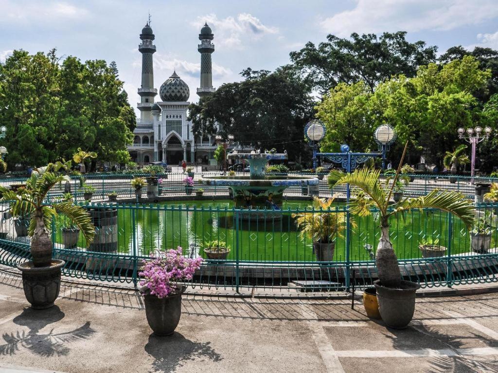 Regent'S Park Hotel Malang Zewnętrze zdjęcie