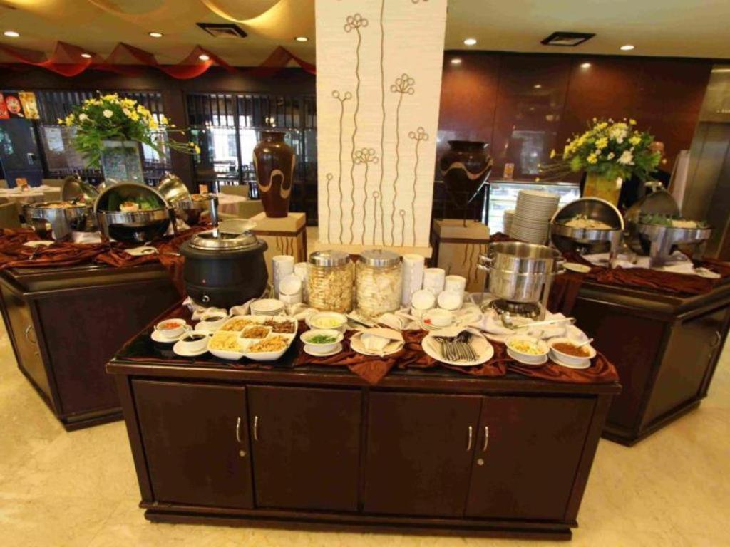 Regent'S Park Hotel Malang Zewnętrze zdjęcie