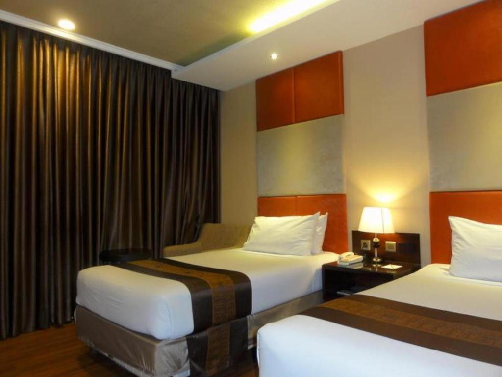Regent'S Park Hotel Malang Zewnętrze zdjęcie