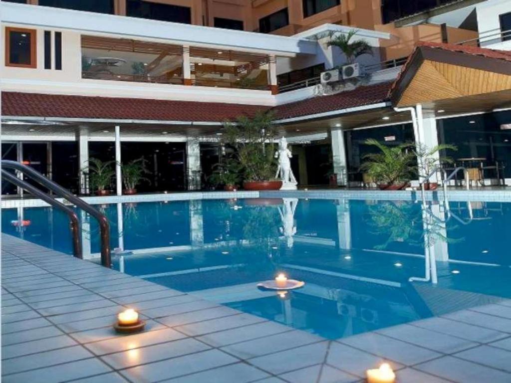 Regent'S Park Hotel Malang Zewnętrze zdjęcie