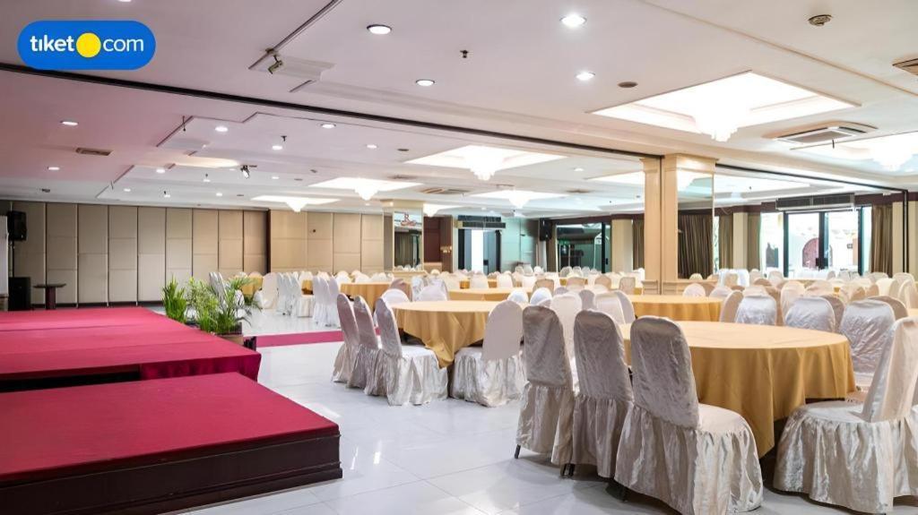 Regent'S Park Hotel Malang Zewnętrze zdjęcie