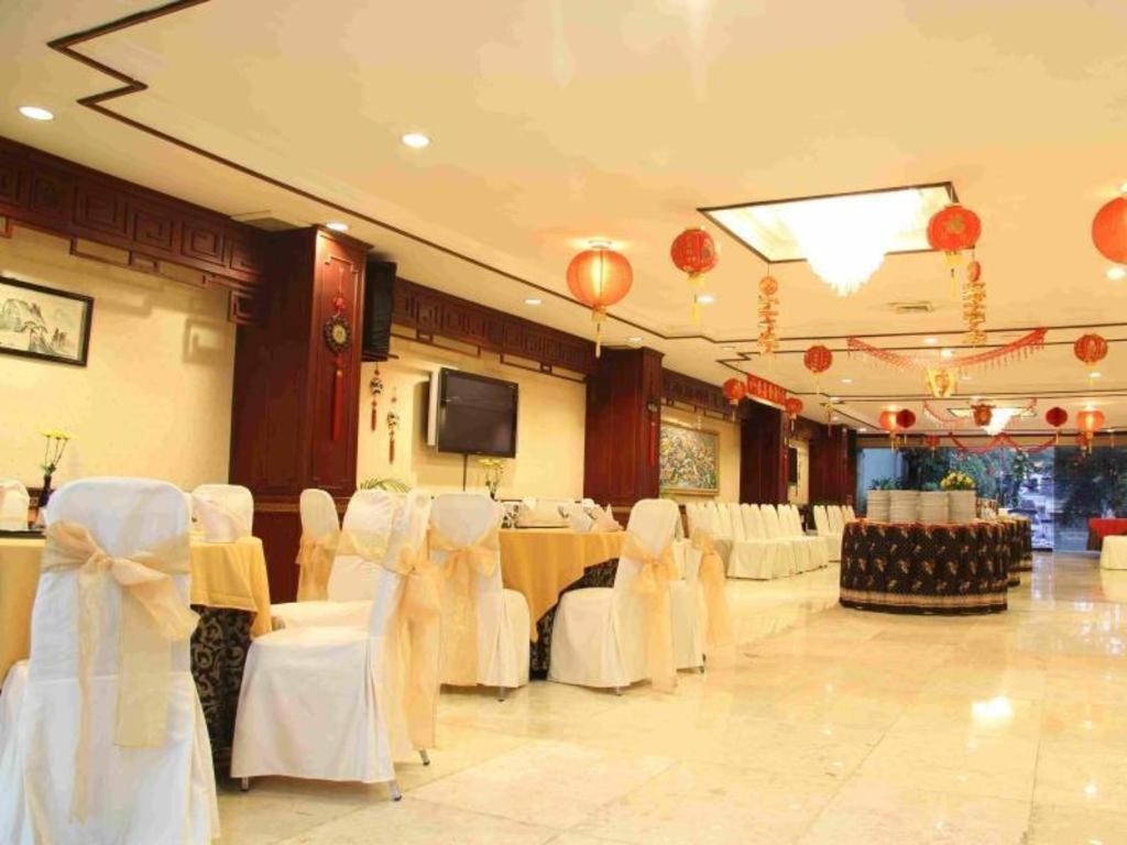 Regent'S Park Hotel Malang Zewnętrze zdjęcie