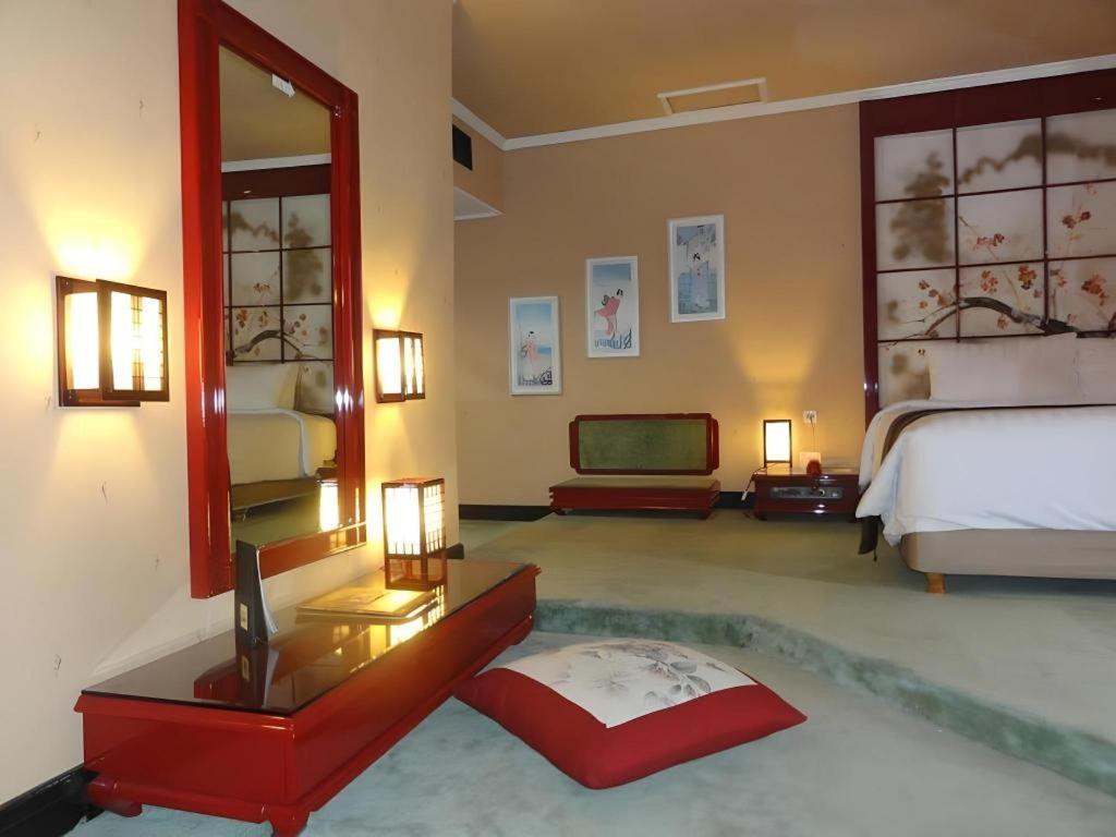Regent'S Park Hotel Malang Zewnętrze zdjęcie