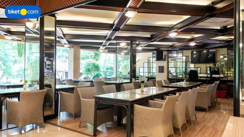 Regent'S Park Hotel Malang Zewnętrze zdjęcie