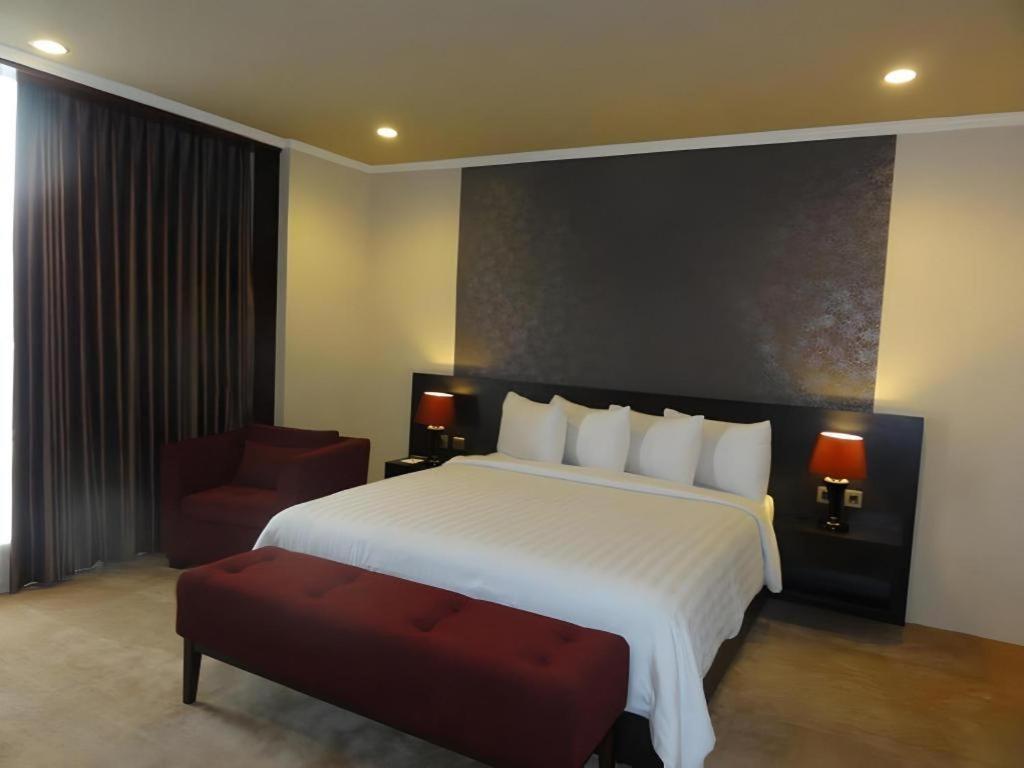 Regent'S Park Hotel Malang Zewnętrze zdjęcie