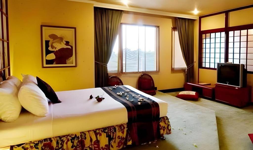 Regent'S Park Hotel Malang Zewnętrze zdjęcie