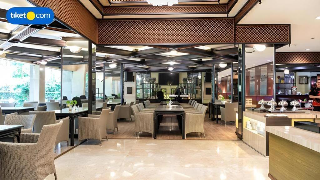 Regent'S Park Hotel Malang Zewnętrze zdjęcie