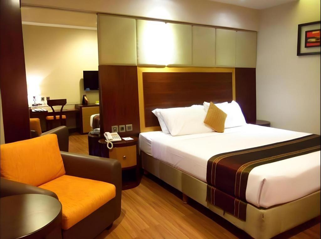 Regent'S Park Hotel Malang Zewnętrze zdjęcie