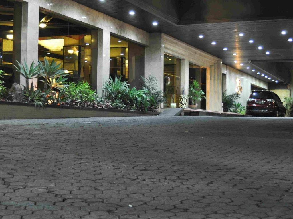 Regent'S Park Hotel Malang Zewnętrze zdjęcie