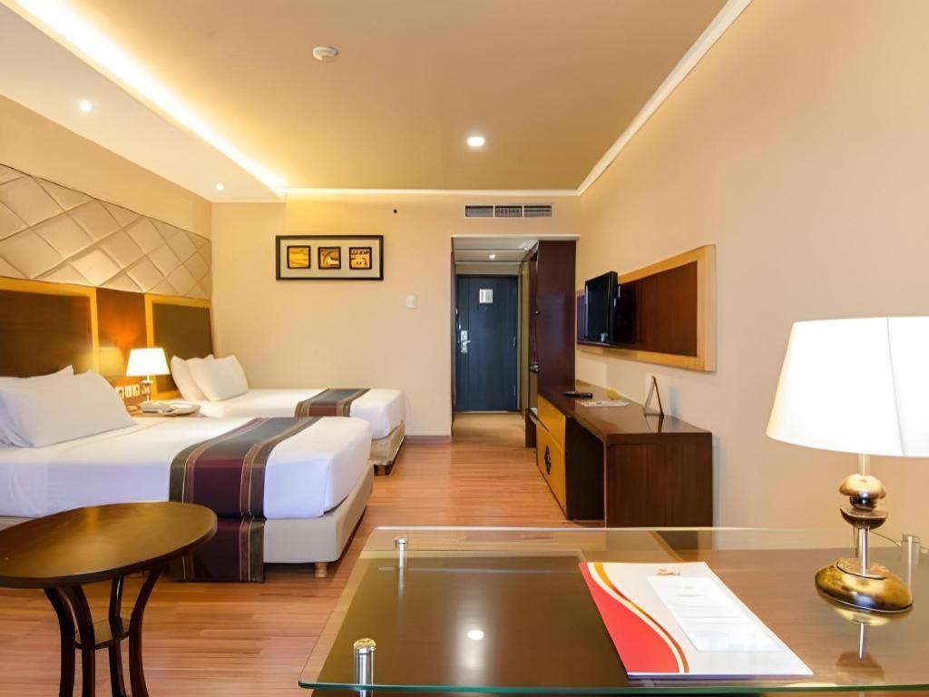 Regent'S Park Hotel Malang Zewnętrze zdjęcie
