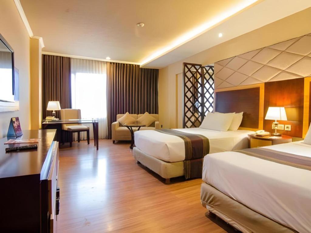 Regent'S Park Hotel Malang Zewnętrze zdjęcie