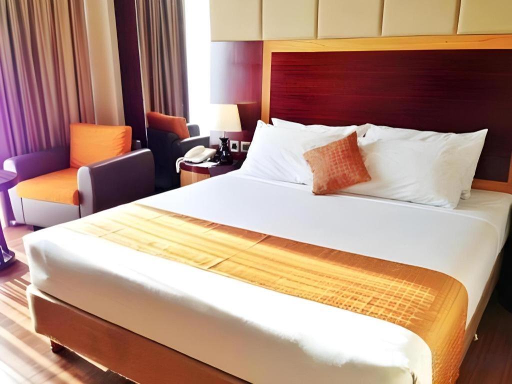 Regent'S Park Hotel Malang Zewnętrze zdjęcie