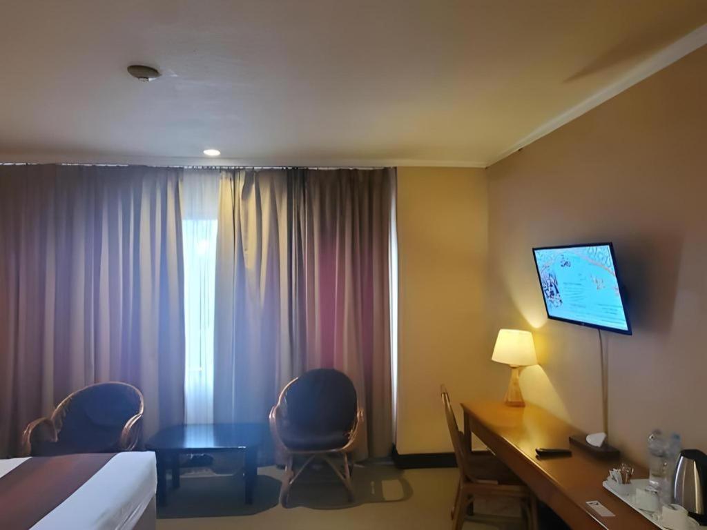 Regent'S Park Hotel Malang Zewnętrze zdjęcie