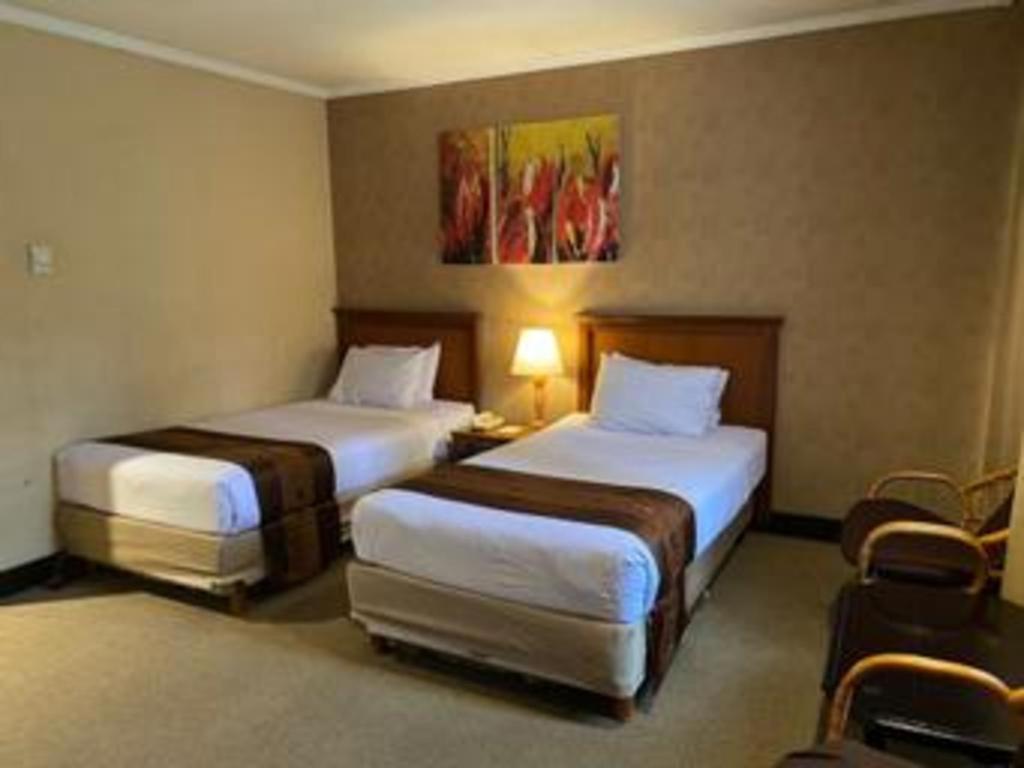 Regent'S Park Hotel Malang Zewnętrze zdjęcie