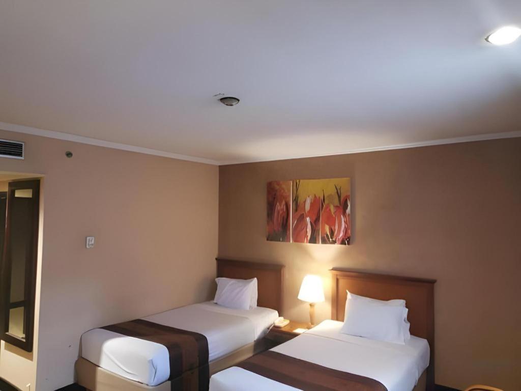 Regent'S Park Hotel Malang Zewnętrze zdjęcie