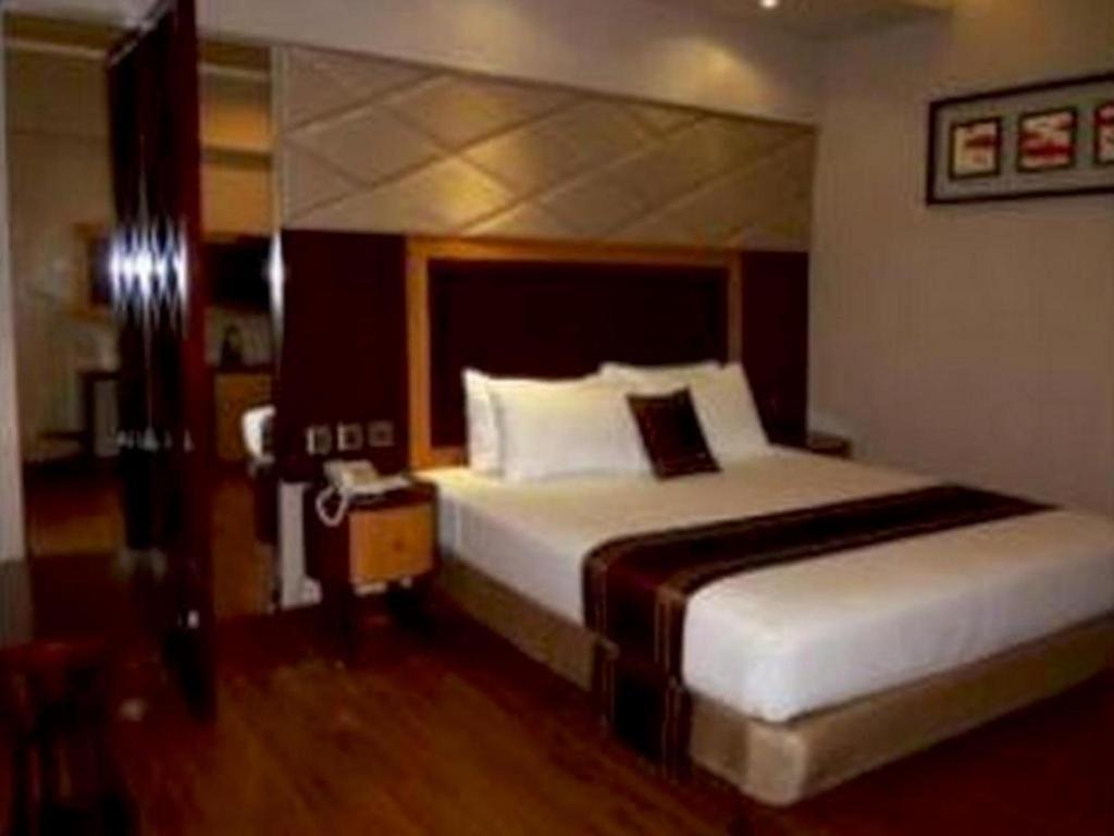 Regent'S Park Hotel Malang Zewnętrze zdjęcie