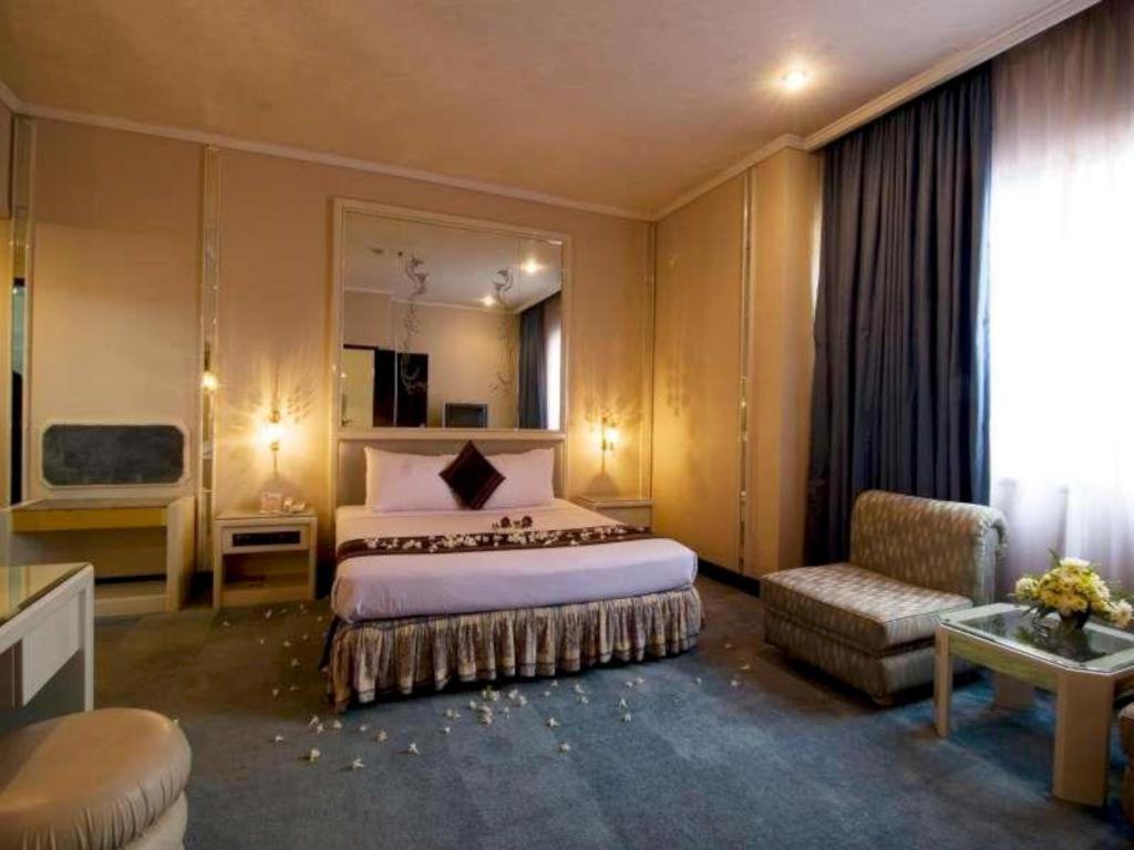 Regent'S Park Hotel Malang Zewnętrze zdjęcie