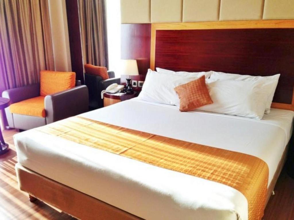 Regent'S Park Hotel Malang Zewnętrze zdjęcie