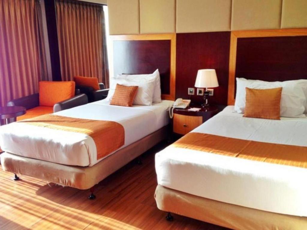 Regent'S Park Hotel Malang Zewnętrze zdjęcie